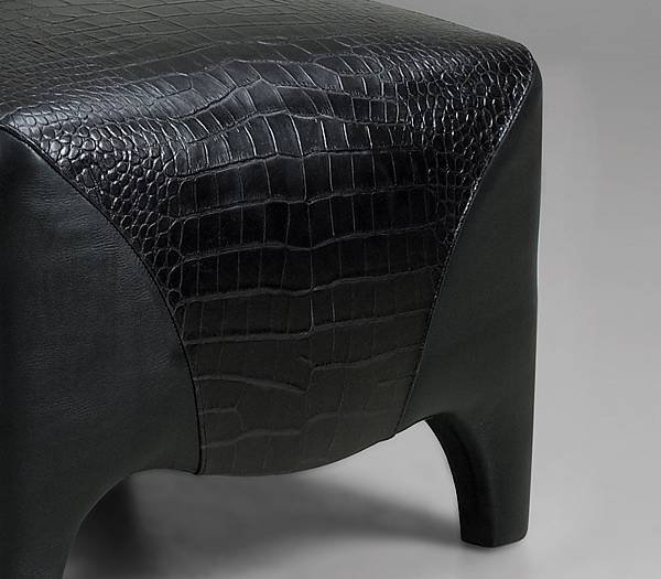 promemoria-club-pouff-leather-d