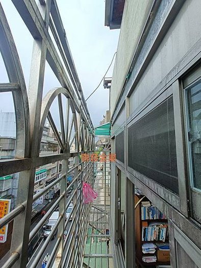 鐵窗採光罩更新綠色PC板