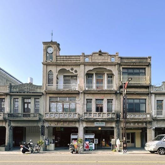 西螺延平老街-金玉成商會算是老街區的建築中具特色的，經營鐘樓