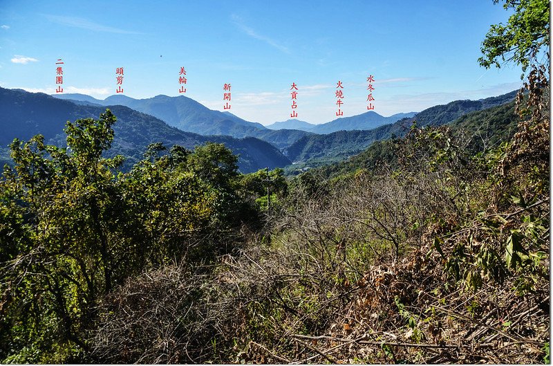 塔羅留山產道(815 m)西南眺群山 2-1