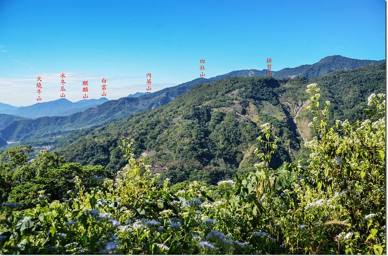 塔羅留山產道(906 m)西南眺群山 1-1