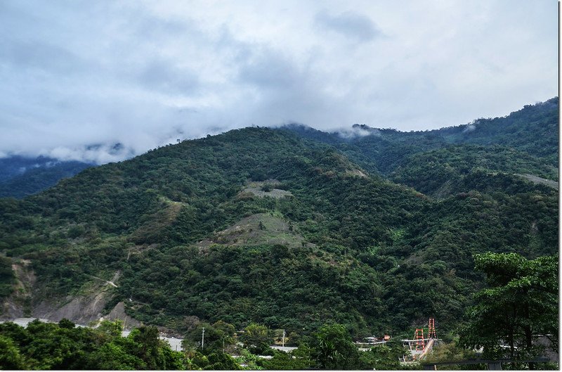 台20線東望留佐屯山西峰