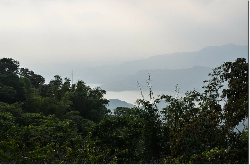 上四社寮山山頂俯瞰南化水庫