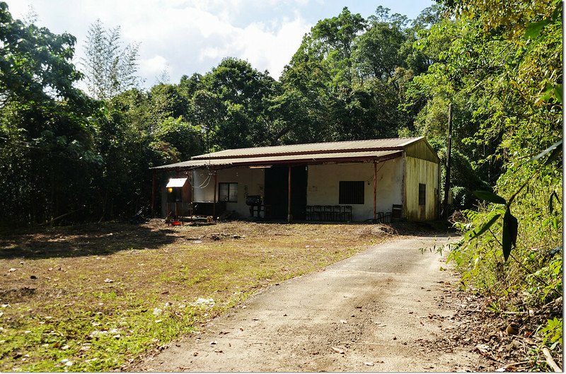 番子寮山產道旁建物