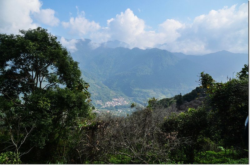 玉打山北峰產道俯瞰納瑪夏達卡努瓦部落