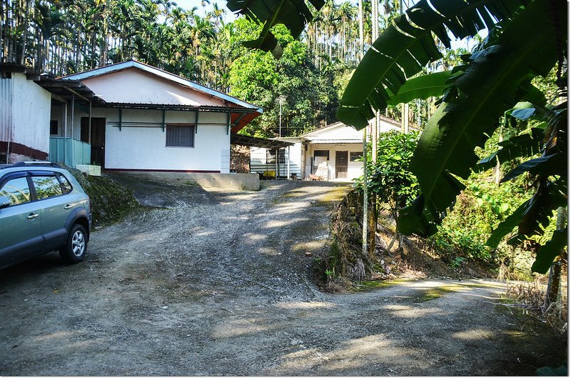 頭凍山西峰產道民宅停車處