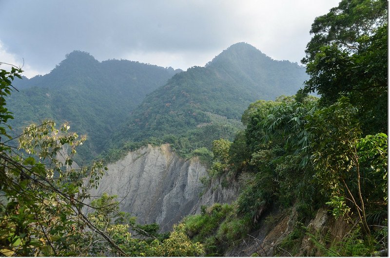 田黑山山頂東南望三腳南山(右)