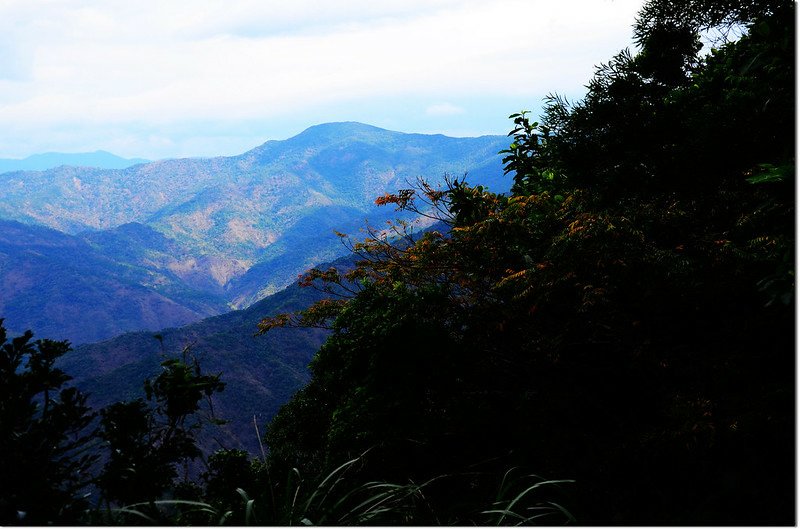 北里龍山產道北望中心崙山