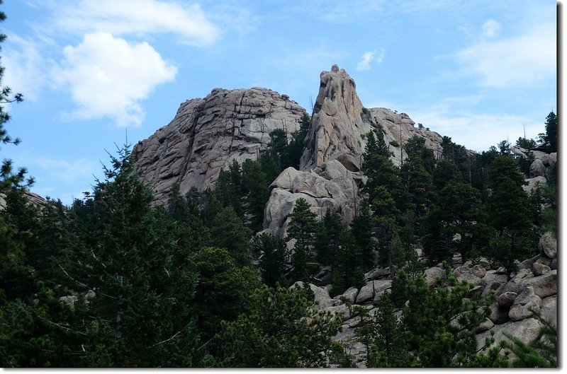 Rock formation along the trail 3