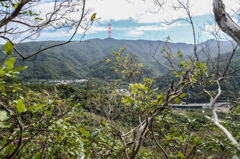 北丹路山東南望群山