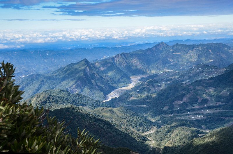 鳶嘴山山頂西北俯瞰馬克連稜 (3)