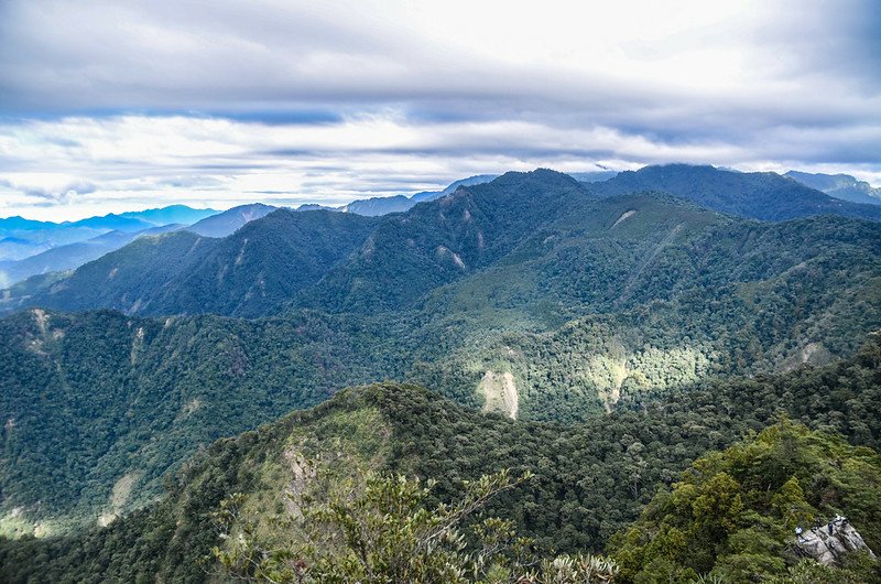 鳶嘴山山頂西北望群山 (3)