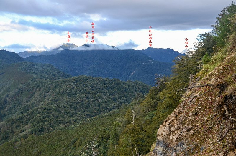 鳶嘴稍來步道稜線東北望群山 (10)