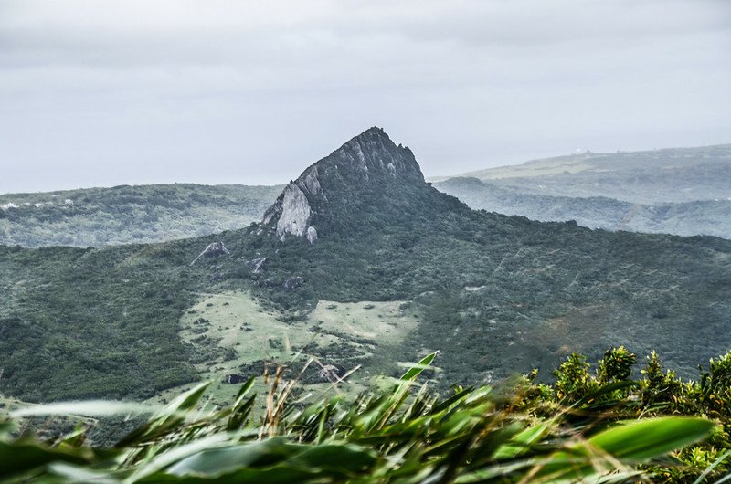 大山母山山頂東南望大尖石山