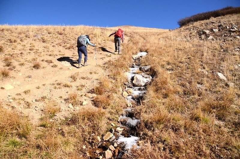 On the way up to the saddle between Mount Parnussus &amp; Woods Mountain (2)