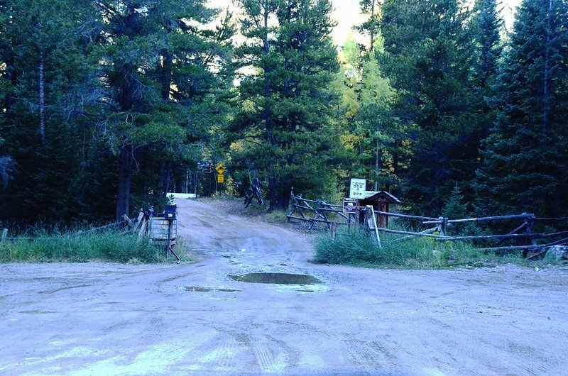 Montezuma Rd、Peru Creek Road junction