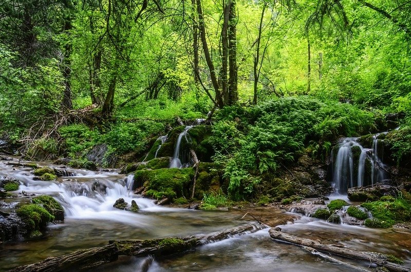 Cascade along Hanging Lake Trail (taken in 2014.07 (3)