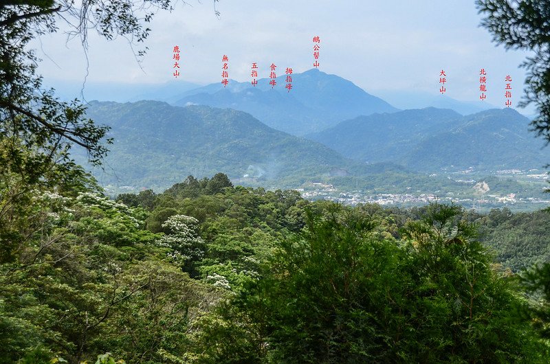 茄苳窩山南望群山