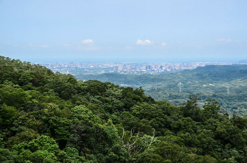 雞寮坑山西北俯瞰竹北、新埔等地及台灣海峽