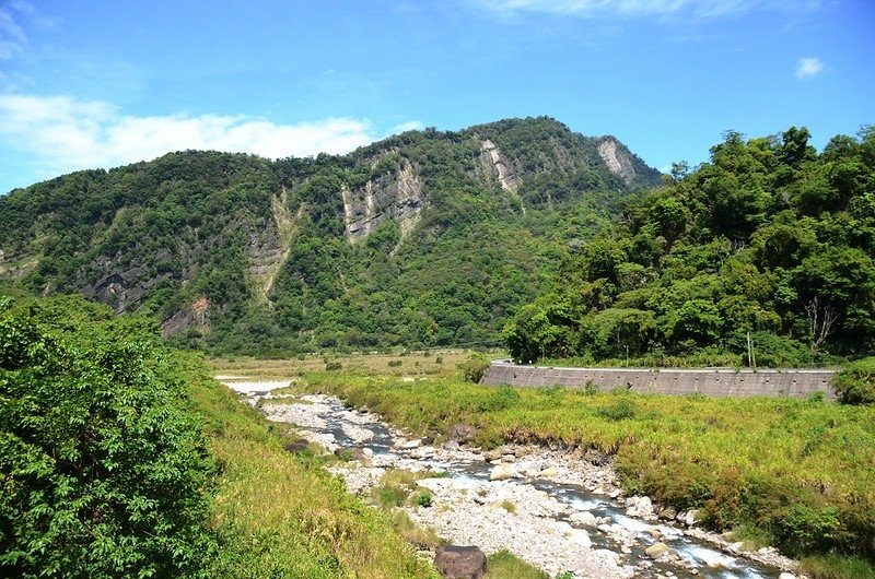 烏石坑橋西北望大克山