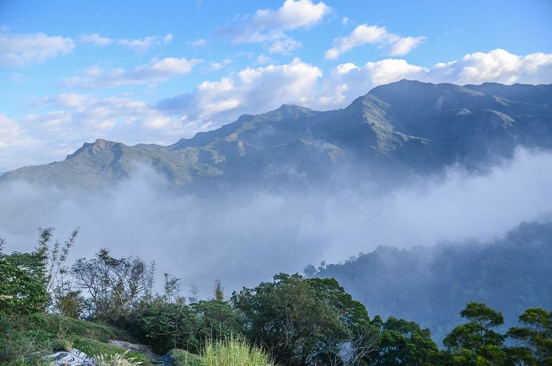 台24縣道東北望戶亞羅、大母母、麻留賀等山