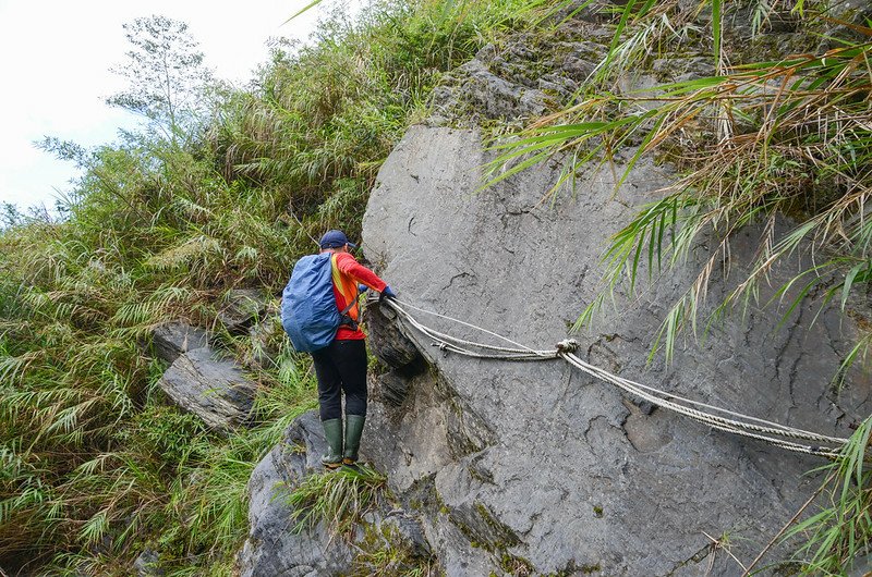 小鬼湖林道岩壁鋼索段 (1)