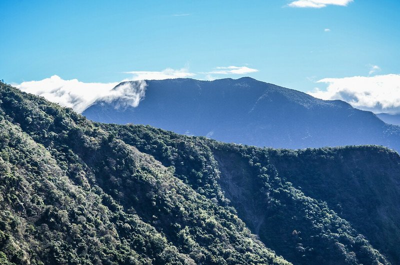 久保山南坡山徑東南望石可見山