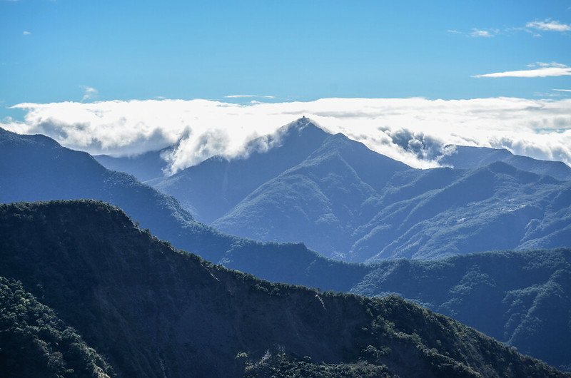 久保山南坡山徑東南望大漢山