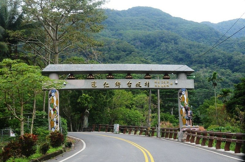 台坂村牌樓