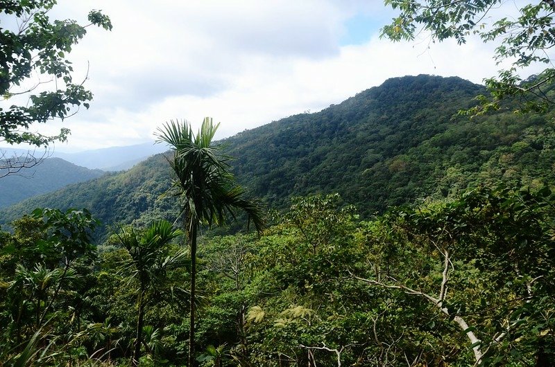 剎剎加倫山登山口西望拖狗山