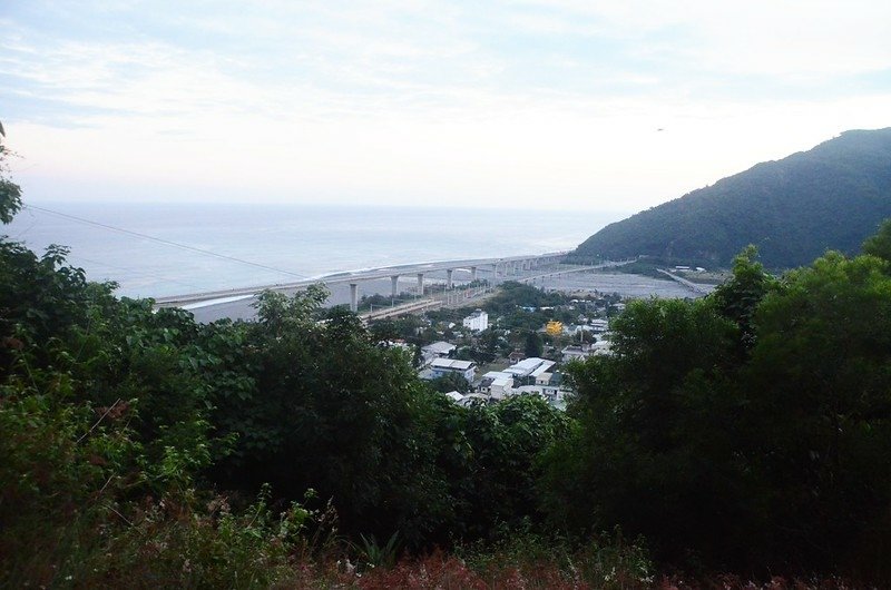 東虷子崙(賓茂山)產道俯瞰金崙大橋