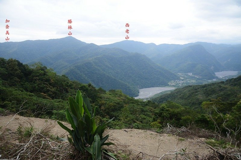 戶阿春山登山口南望群山