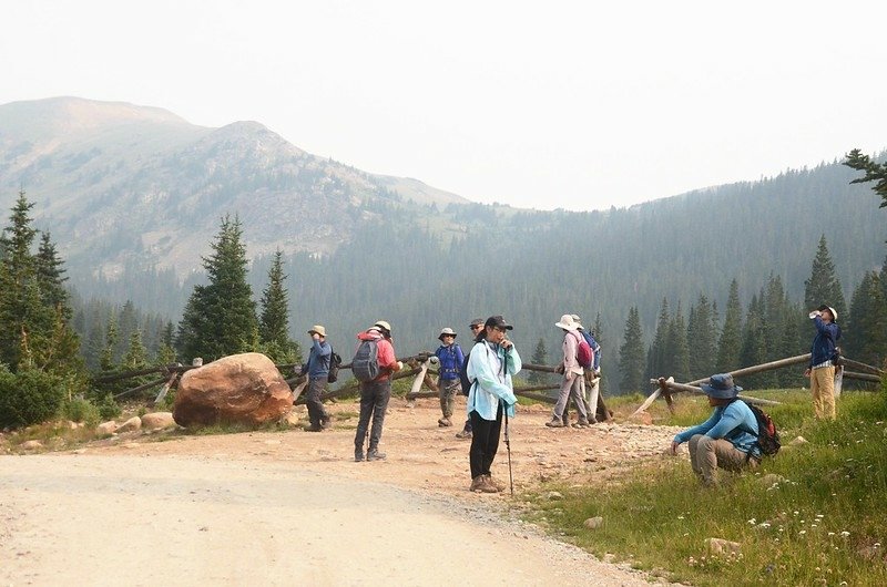 Trail fork，enter the valley