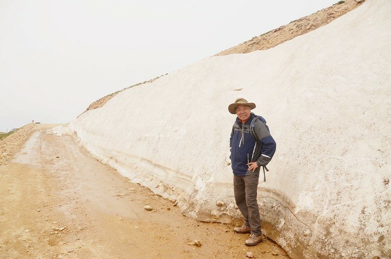 Snowwall near the summit (4)