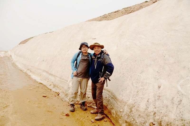 Snowwall near the summit (2)