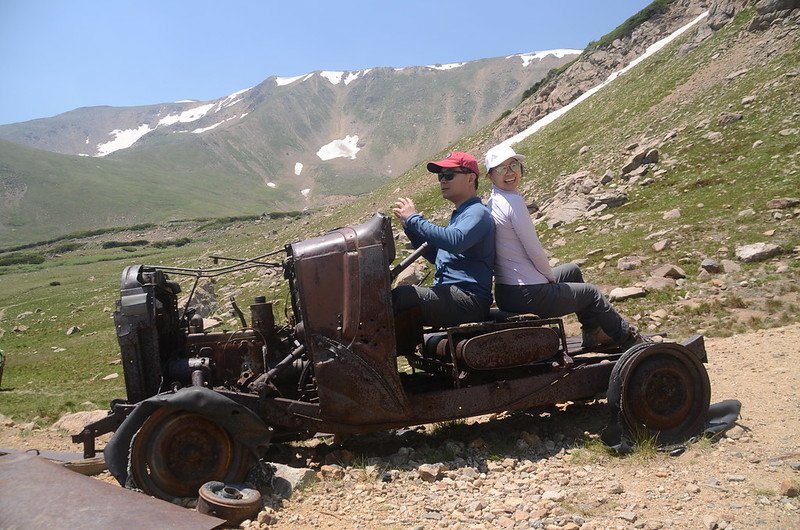 Playing with an old car (15)