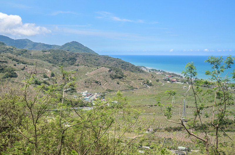 南湖呂產道西南望南巴卡路山