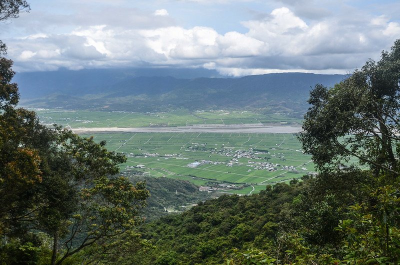 紅石林道管制站俯瞰關山鎮及海岸山脈