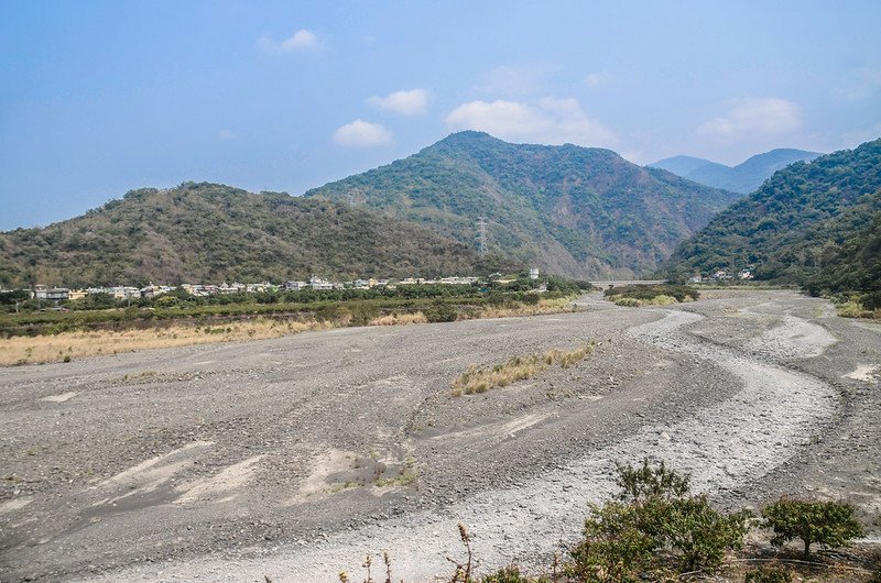 屏132鄉道北望保和以、南和山 (1)