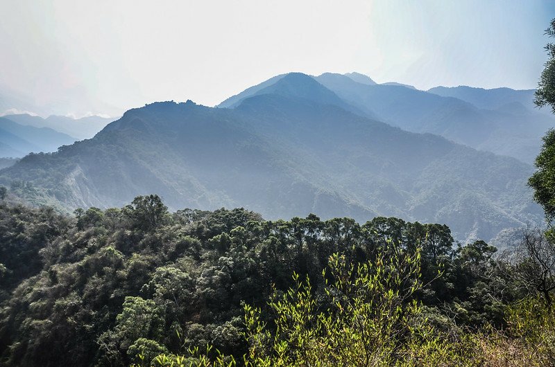 德德山西北峰山頂東南方展望