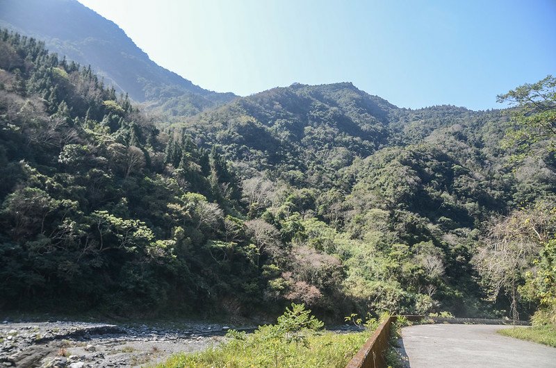 久久巢停車處西南面仰望於稜尾的久久巢山