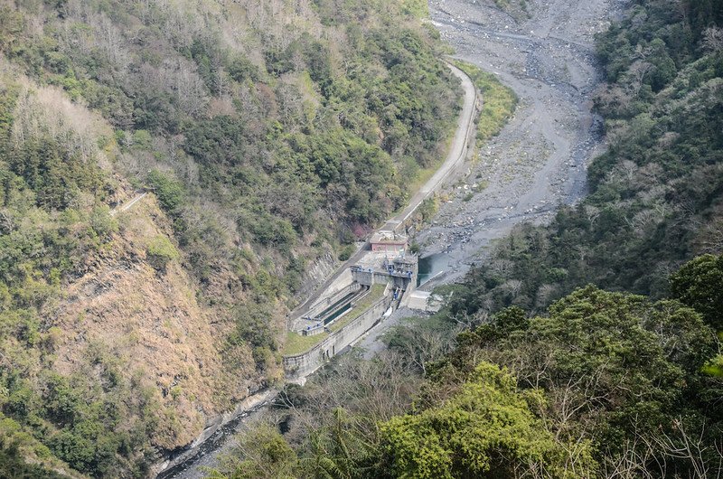 久久巢山稜線(H 1240 m)俯瞰栗栖壩 (1)