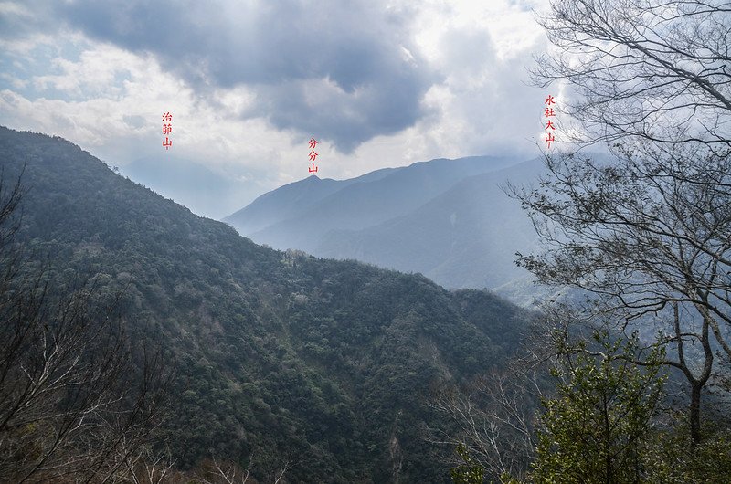 久久巢山山頂西南望群山 1-1