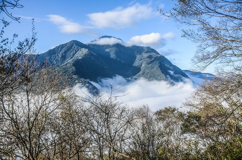 登卡社山途中(H 1233 m)南望治茆等群山 (8)