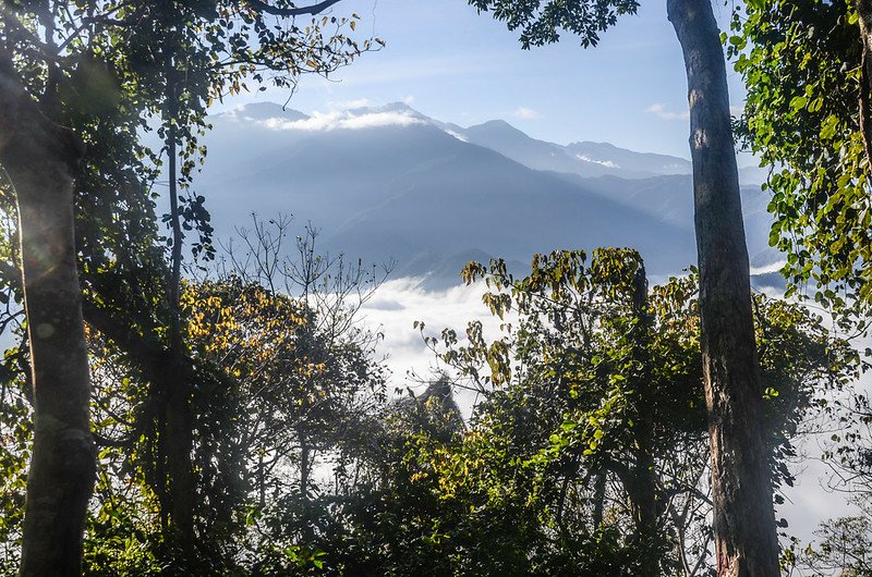 登卡社山途中(H 1233 m)南望治茆等群山 (22)