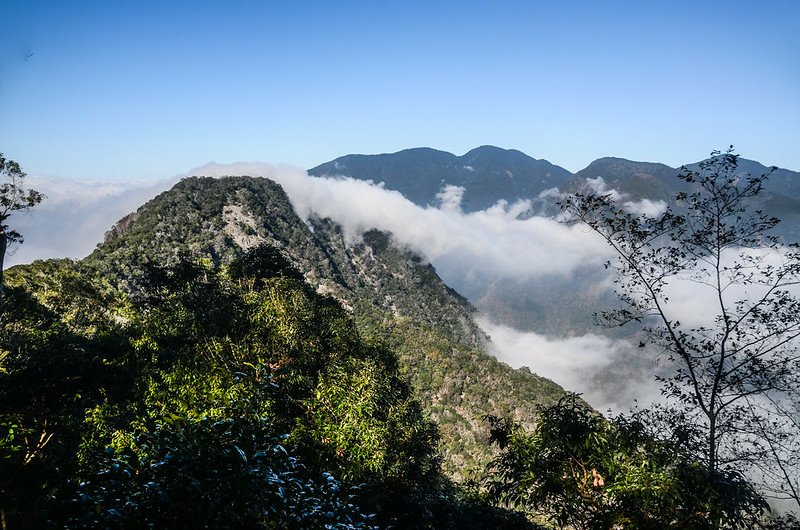 關門古道稜線西北望卡社山 (1)