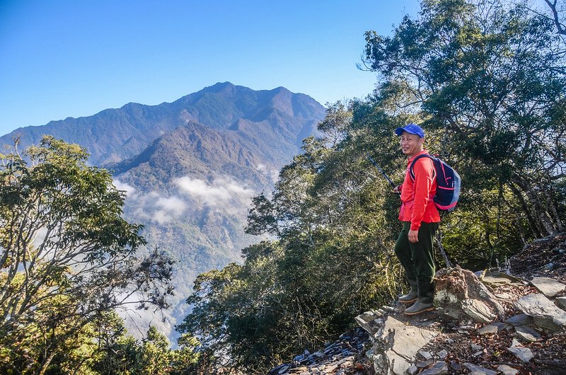 關門古道稜線東北望冠山、卓社大山 (2)