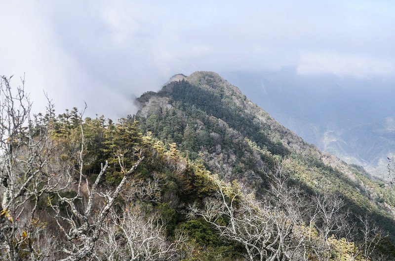 拉夫郎西北峰西北望關門古道稜線 (5)