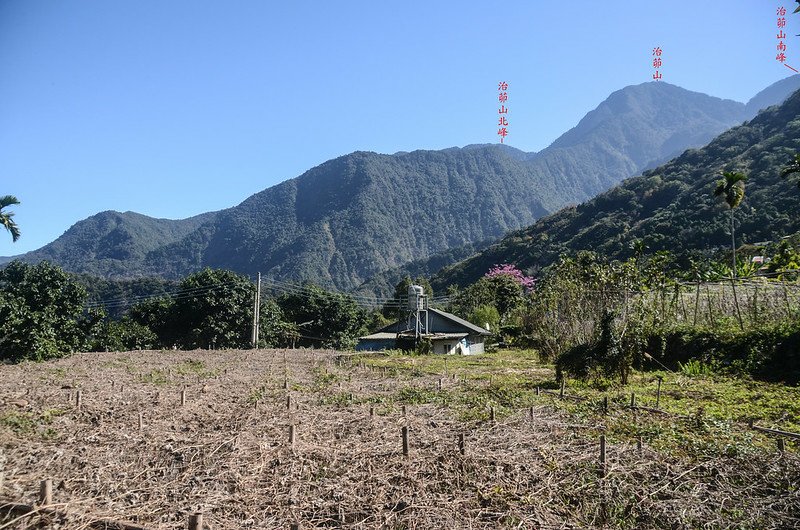 雙龍停車處東南望治茆山群峰 1