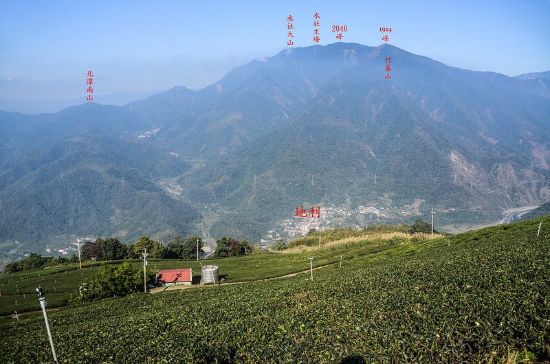 雙龍山山頂東北望水社大山